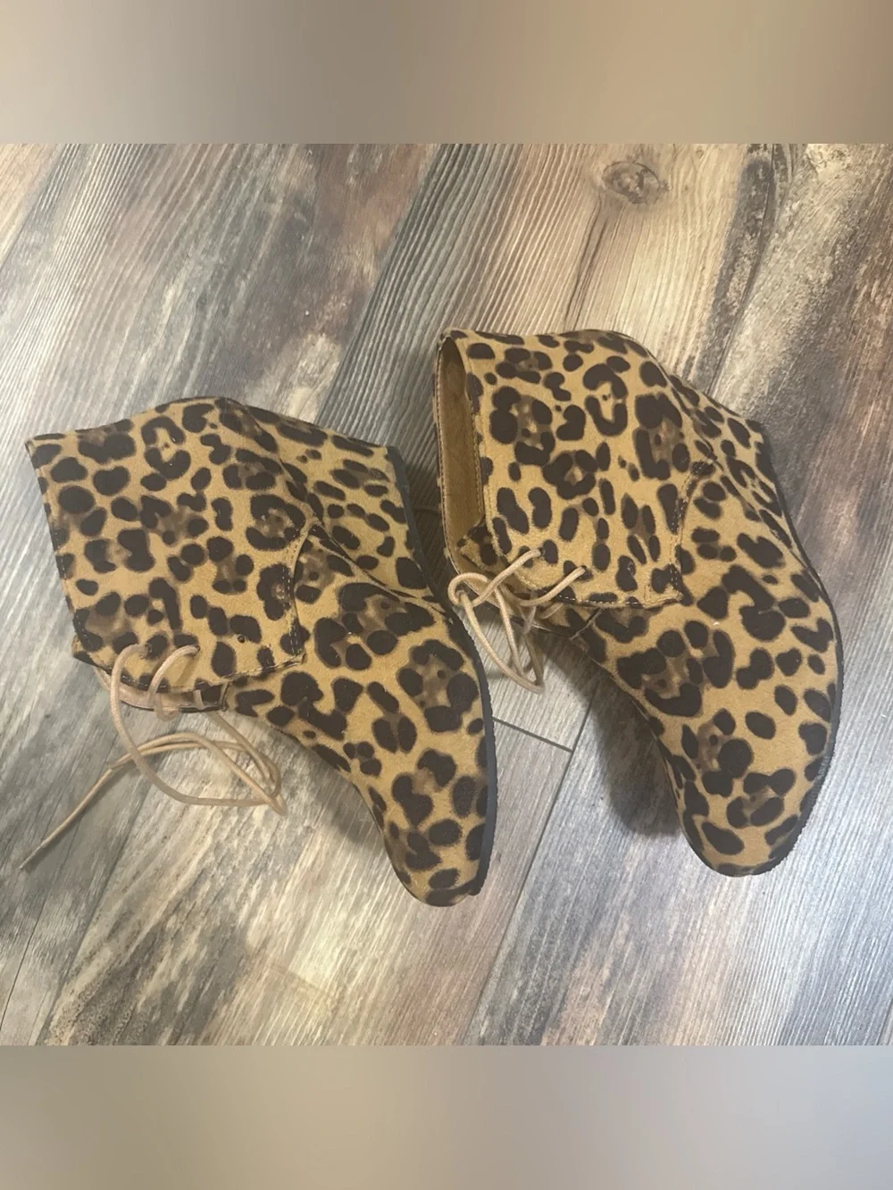 Bella Marie Womens Sally-5 Leopard Suede Wedge Heel Ankle Booties Boots Size 10